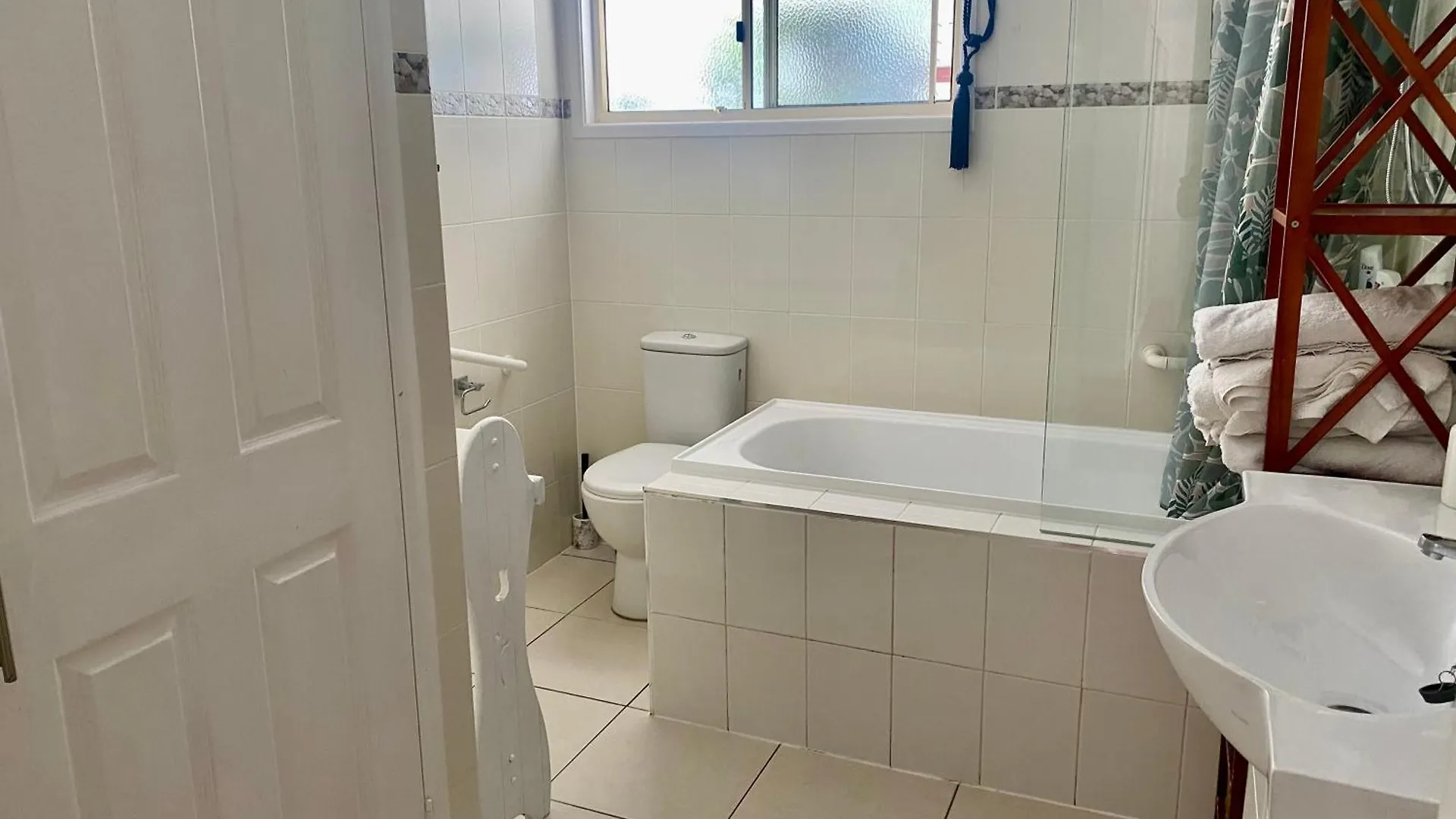 Hawstead 3Bed Country Cottage, Heart Of Redlands Thornlands 0*,